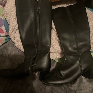 Boots size 7